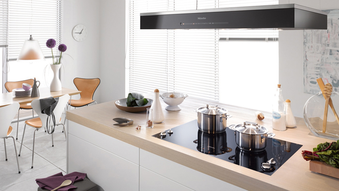 Aura nad varnou deskou